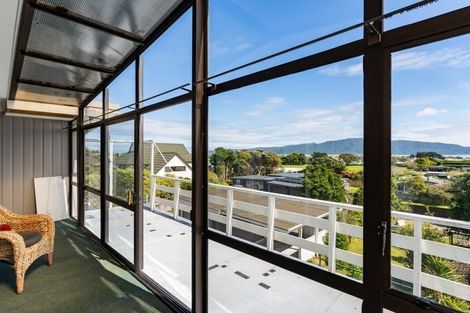 Photo of property in 111 Golf Road, Paraparaumu Beach, Paraparaumu, 5032