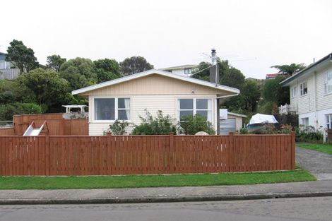 Photo of property in 23 Bellringer Crescent, Newlands, Wellington, 6037