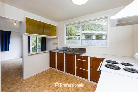 Photo of property in 33 Larchmont Grove, Totara Park, Upper Hutt, 5018