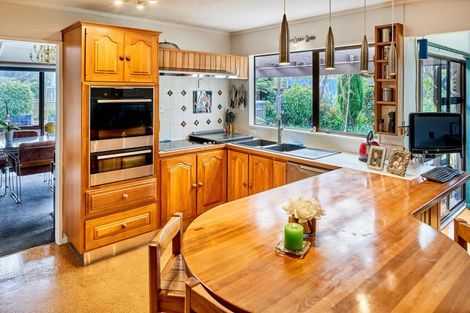 Photo of property in 18 Solander Place, Whitby, Porirua, 5024