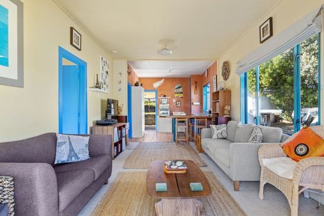 Photo of property in 43 Pinedale Crescent, Riversdale Beach, Masterton, 5872