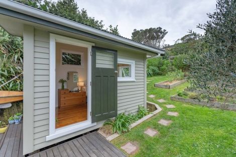 Photo of property in 99 Houghton Bay Road, Houghton Bay, Wellington, 6023
