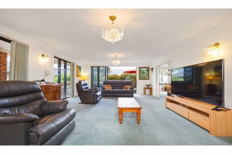 Photo of property in 16 San Lorenzo Rise, Henderson, Auckland, 0612