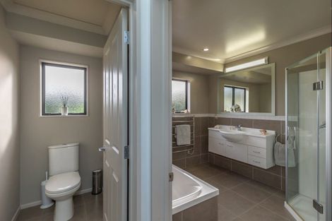 Photo of property in 22 Waipuna Grove, Levin, 5571