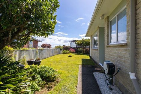 Photo of property in 4/50 Paynters Avenue, Strandon, New Plymouth, 4312