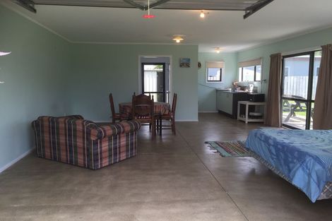 Photo of property in 1a Roretana Drive, Athenree, Waihi Beach, 3177