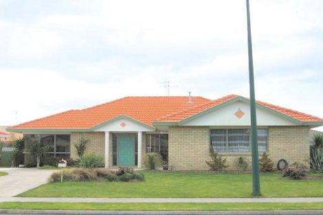 Photo of property in 699 Grenada Street, Papamoa Beach, Papamoa, 3118