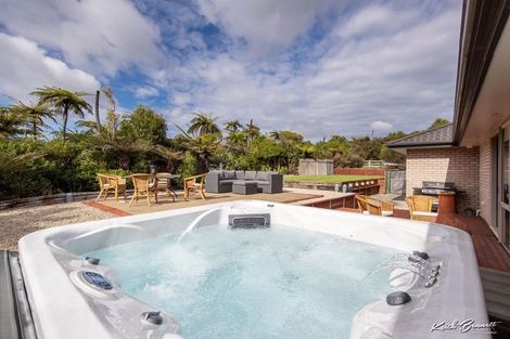 Photo of property in 63 Mount Marua Way, Timberlea, Upper Hutt, 5018