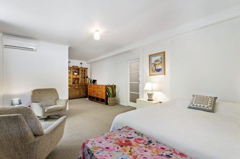 Photo of property in 10 Lyons Avenue, Murrays Bay, Auckland, 0630