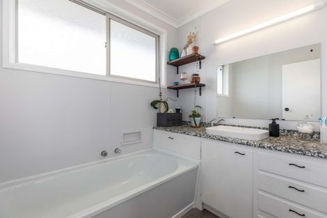 Photo of property in 2a Redwood Drive, Massey, Auckland, 0614