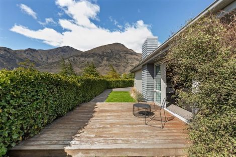 Photo of property in 5 Nerin Square, Lake Hayes, Queenstown, 9304