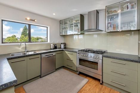 Photo of property in 1 Karoro Road, One Tree Point, 0118