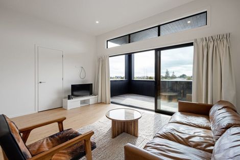 Photo of property in 2/7 Tarbett Road, Hillcrest, Hamilton, 3216