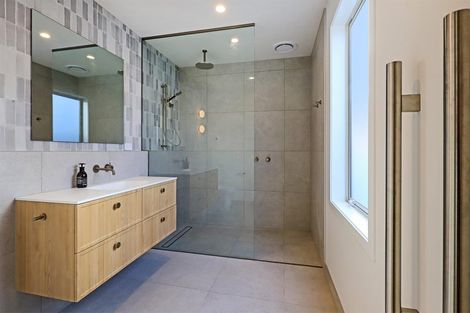 Photo of property in 30 Annie Aranui Drive, Poraiti, 4182