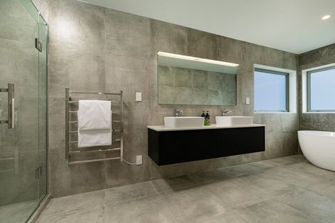 Photo of property in 144 East Coast Road, Forrest Hill, Auckland, 0620