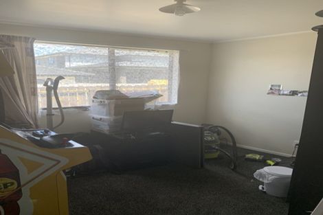 Photo of property in 2/4 Etherton Drive, Weymouth, Auckland, 2103