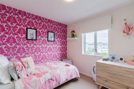 Photo of property in 5 Stitchbird Crescent, Papakura, 2110