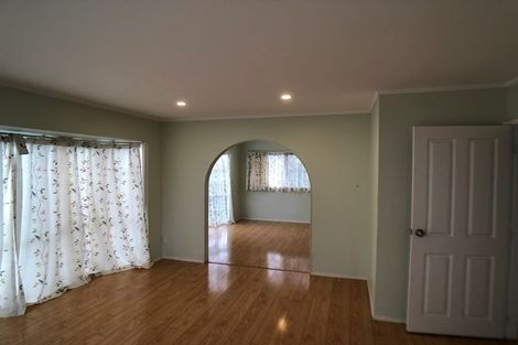 Photo of property in 2/10 Centorian Drive, Windsor Park, Auckland, 0632