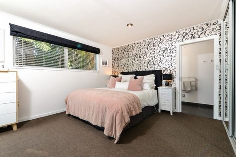 Photo of property in 70 Forest Lake Road, Forest Lake, Hamilton, 3200