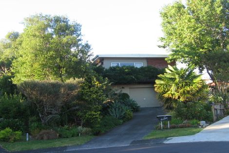 Photo of property in 16 Cheryl Place, Hillcrest, Auckland, 0627