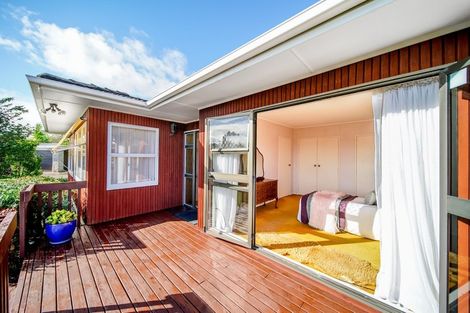 Photo of property in 25 Tupaki Place, Pakuranga Heights, Auckland, 2010