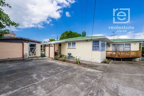 Photo of property in 92 Te Atatu Road, Te Atatu South, Auckland, 0610