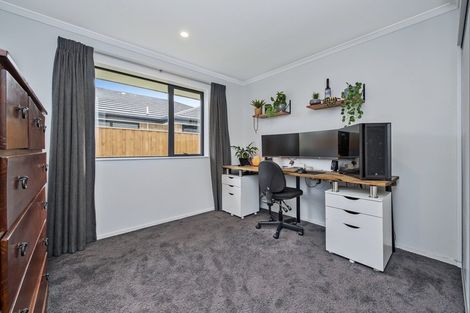 Photo of property in 8 Northmoor Boulevard, Rolleston, 7615