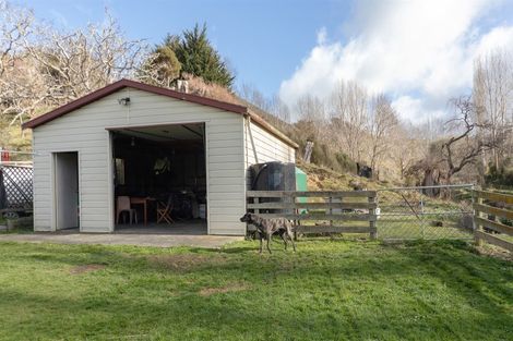 Photo of property in 21 Ongo Road, Hunterville, 4730