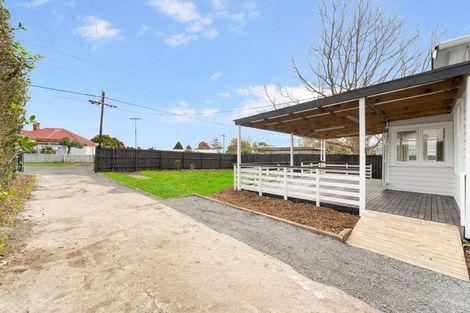 Photo of property in 20 Woodglen Road, Glen Eden, Auckland, 0602