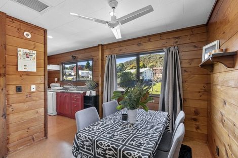 Photo of property in 18 Oaklands Grove, Clouston Park, Upper Hutt, 5018