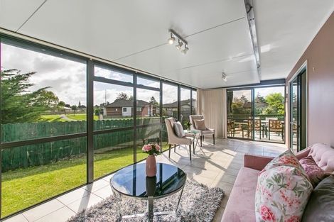 Photo of property in 15 Carisbrook Crescent, Papakura, 2110