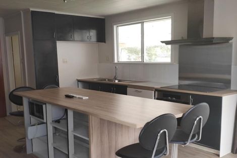 Photo of property in 2 Prestige Place, Maoribank, Upper Hutt, 5018