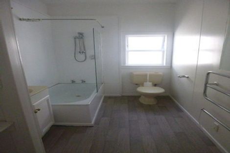 Photo of property in 79 Queens Drive, Lyall Bay, Wellington, 6022