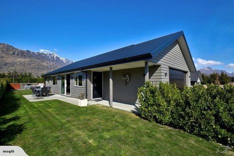 Photo of property in 9 Chandler Lane, Fernhill, Queenstown, 9300
