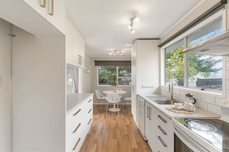 Photo of property in 8 Erica Road, Sunnynook, Auckland, 0620
