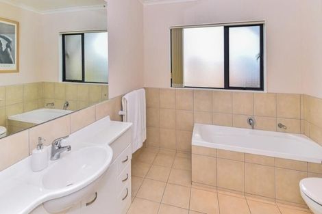 Photo of property in 20 Cyril French Drive, Flat Bush, Auckland, 2016