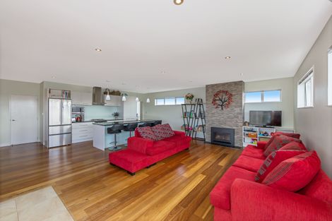 Photo of property in 90 Shakespear Road, Army Bay, Whangaparaoa, 0930