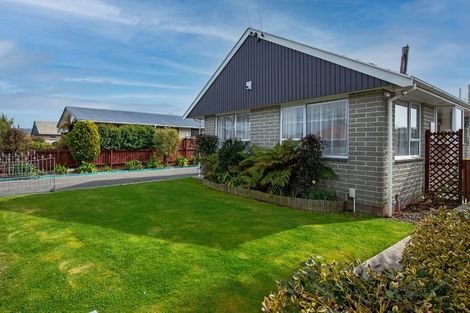 Photo of property in 67 Farquhars Road, Redwood, Christchurch, 8051
