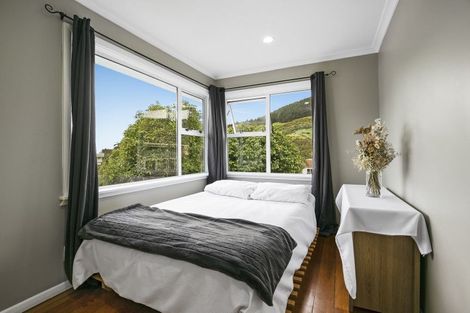 Photo of property in 28 Raroa Terrace, Tawa, Wellington, 5028