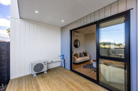 Photo of property in 13d Edgerton Road, Te Atatu Peninsula, Auckland, 0610
