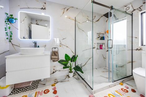 Photo of property in 2/102 Forrest Hill Road, Forrest Hill, Auckland, 0620