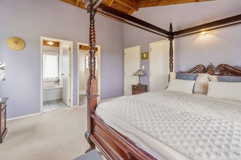 Photo of property in 1/3 Lantana Road, Green Bay, Auckland, 0604