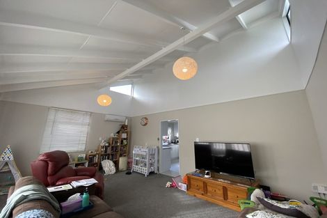 Photo of property in 3/25a Beach Road, Te Atatu Peninsula, Auckland, 0610