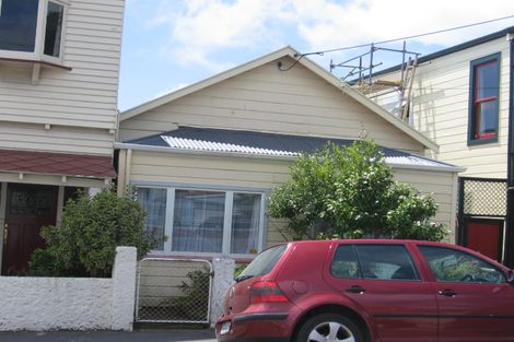 Photo of property in 15 Queen Street, Mount Victoria, Wellington, 6011