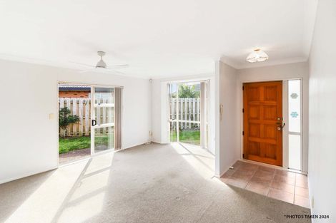 Photo of property in 21 Martin Jugum Lane, Ranui, Auckland, 0612