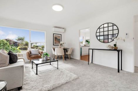 Photo of property in 1/33 Knightsbridge Drive, Forrest Hill, Auckland, 0620