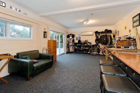 Photo of property in 9 Lancewood Avenue, Titirangi, Auckland, 0604
