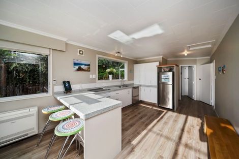 Photo of property in 7 Mcfarlane Street, Oakura, 4314