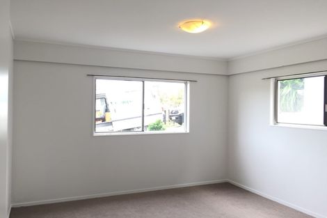 Photo of property in 2/127 Stapleford Crescent, Browns Bay, Auckland, 0630
