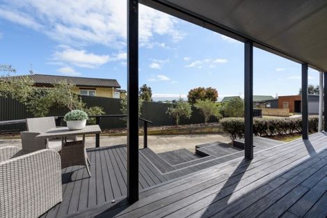 Photo of property in 32 Rutherford Drive, Waikanae Beach, Waikanae, 5036